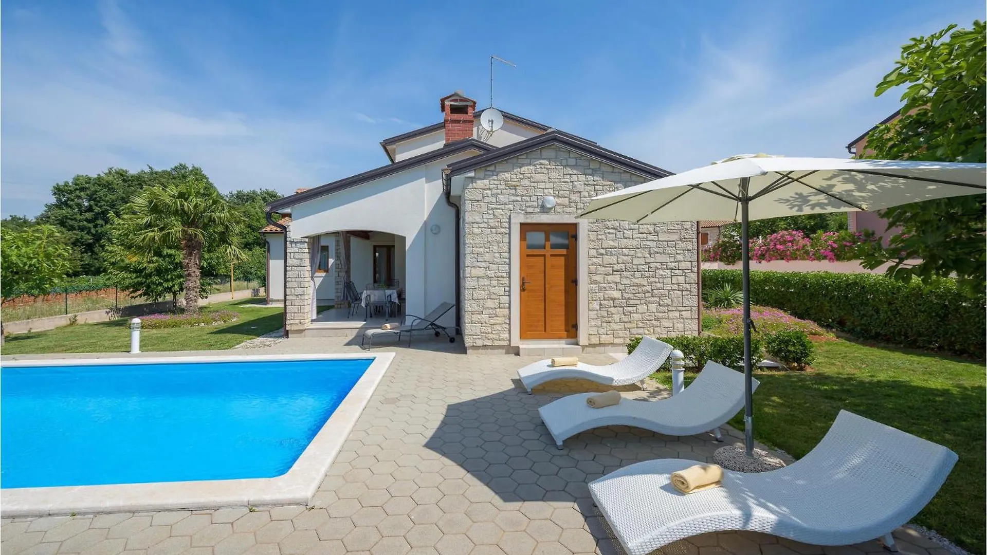 Semesterbostad Lovely Home In Kmacici With Kitchen Kucici