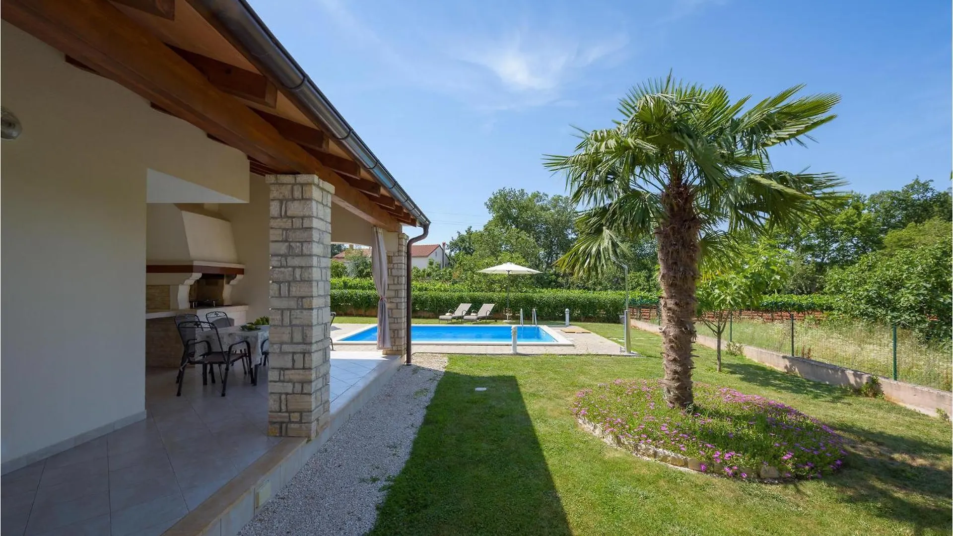 Semesterbostad Lovely Home In Kmacici With Kitchen Kucici