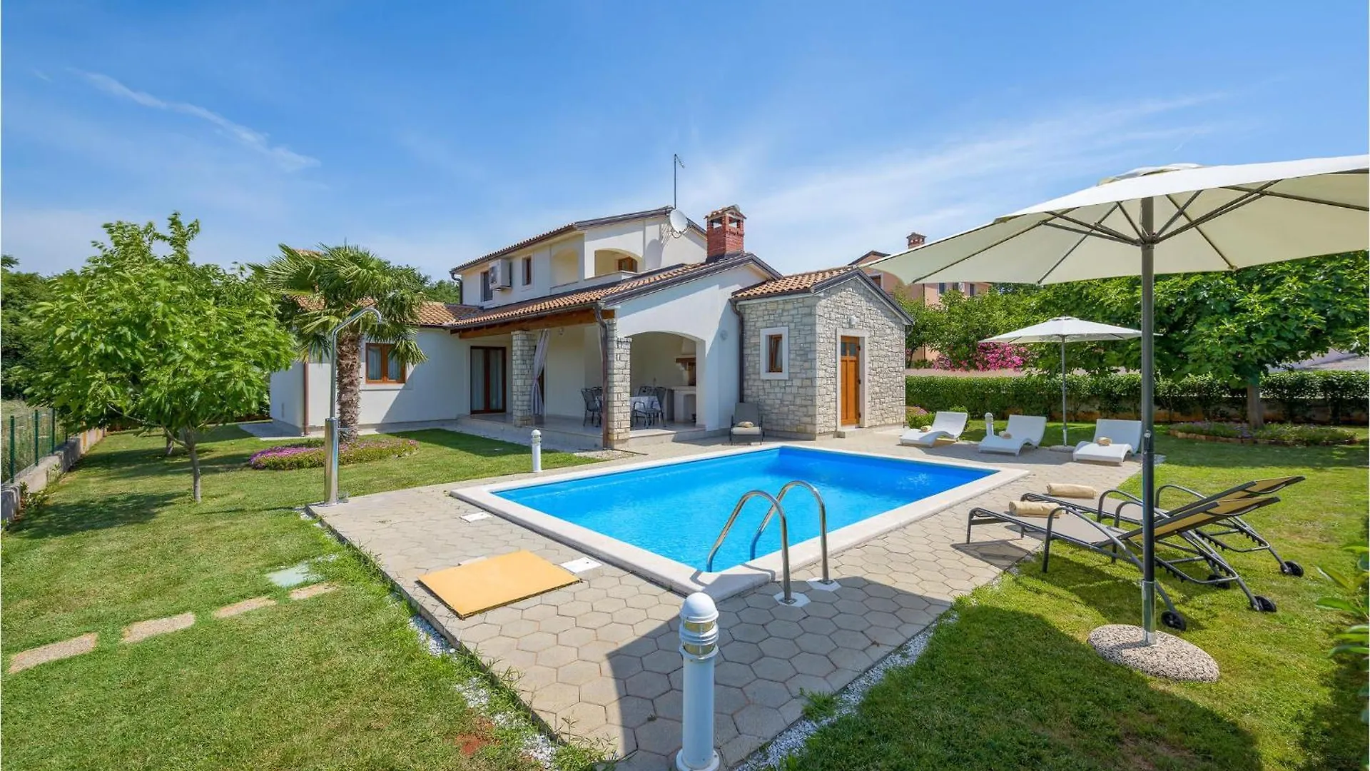 Lovely Home In Kmacici With Kitchen Kucici 0*,